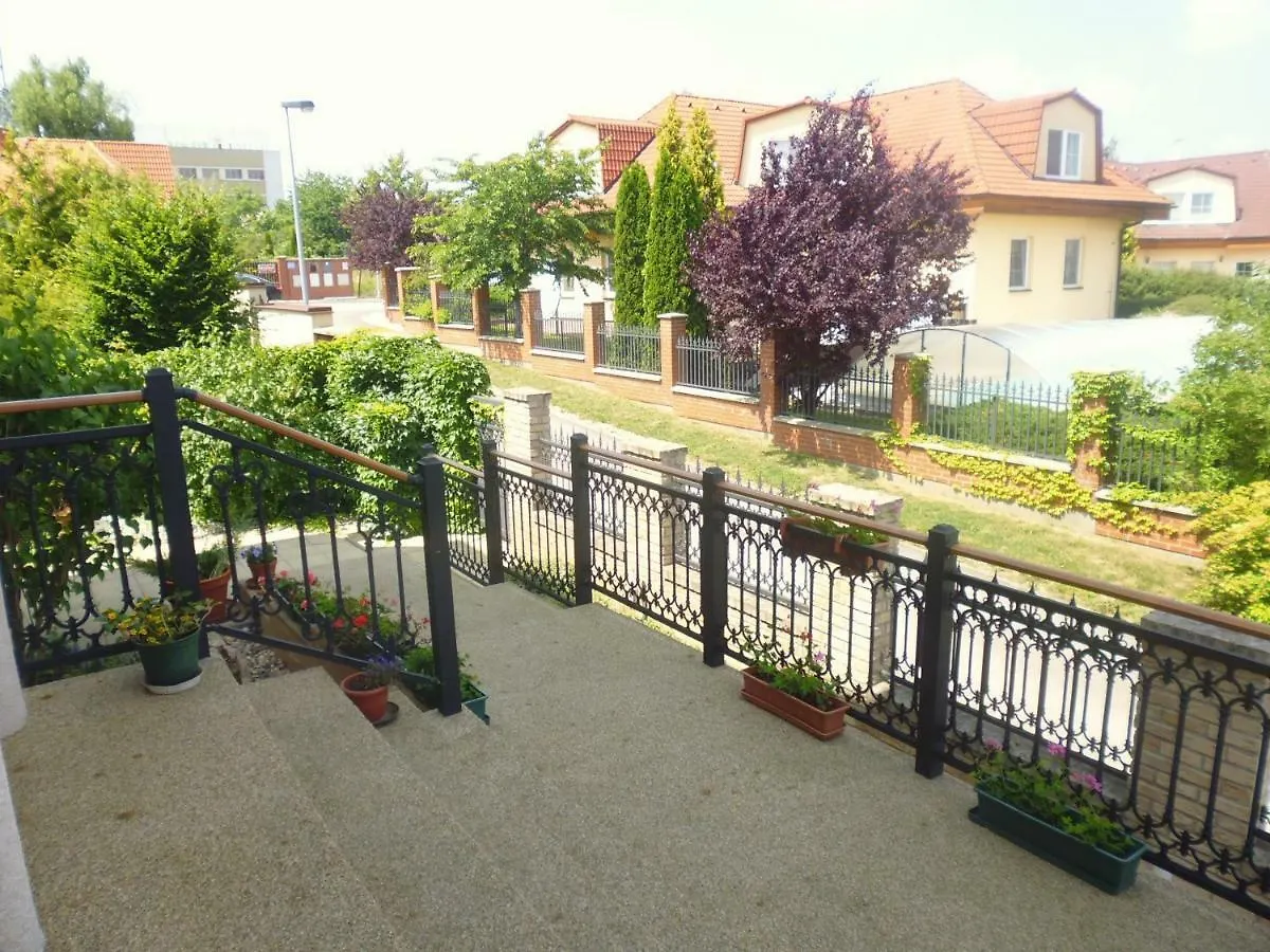 Villa Homestay Nad Helmrovkou Praga