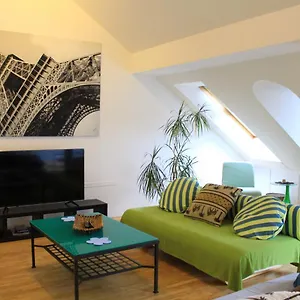 Beautiful In The City Center Apartament
