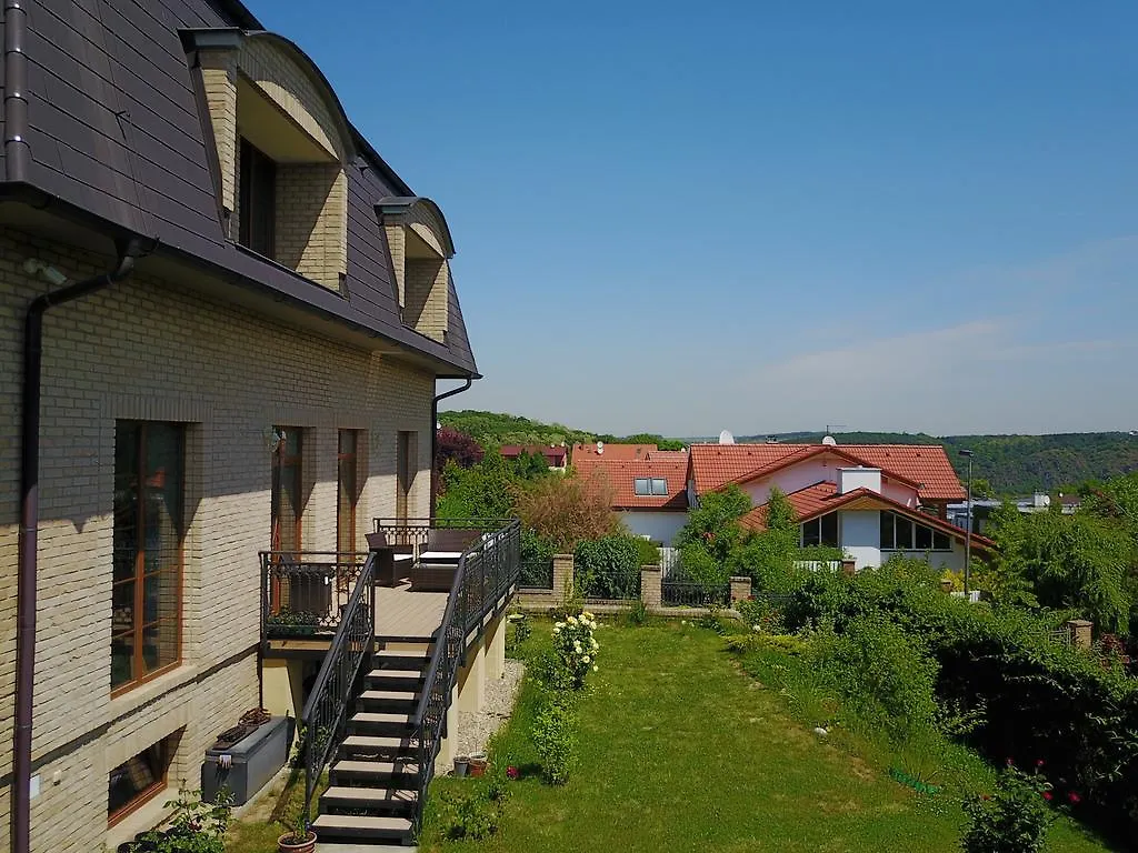 Villa Homestay Nad Helmrovkou Prag