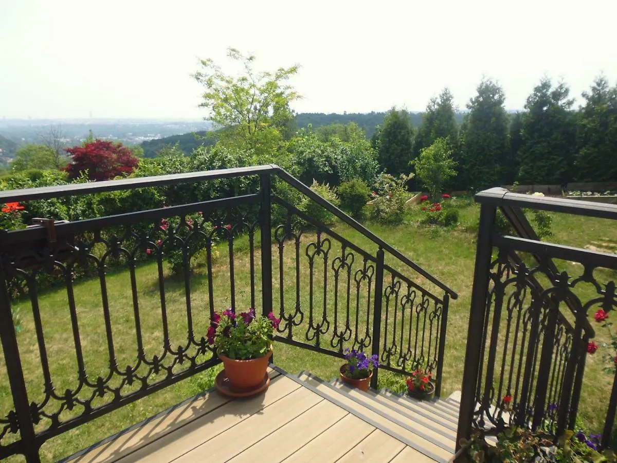 Villa Homestay Nad Helmrovkou Prague